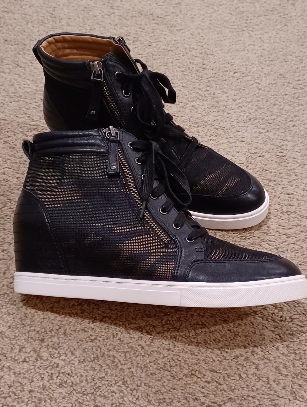 Linea Paolo Felicia Wedge a distinctive dark camo net fabric / mesh upper Size 9
